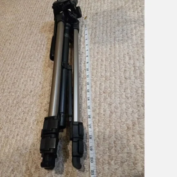 VELBON CX-470 Lightweight Photo/Video Tripod 3 Way Pan/ Tilt Head Ex Condition
